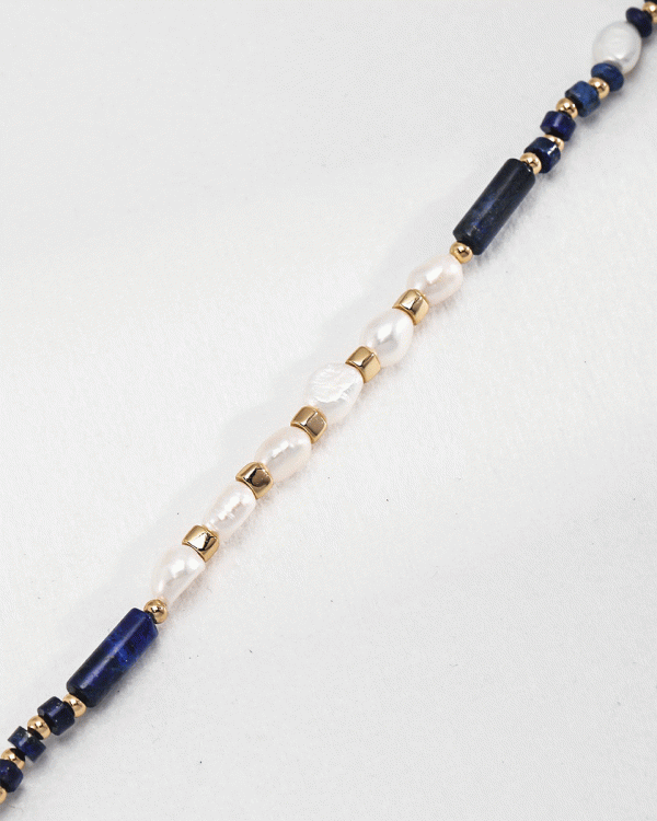 a 18K gold plated silver necklace with lasurite and Pearls beads