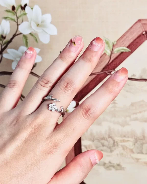 Sterling silver five-petal flower vine ring