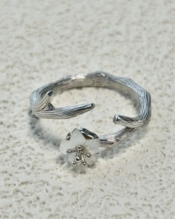 Sterling silver five-petal flower vine ring