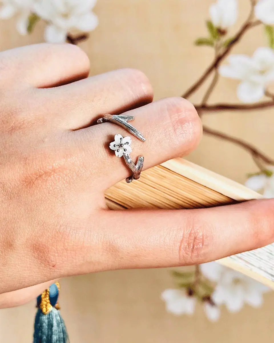 Sterling silver five-petal flower vine ring