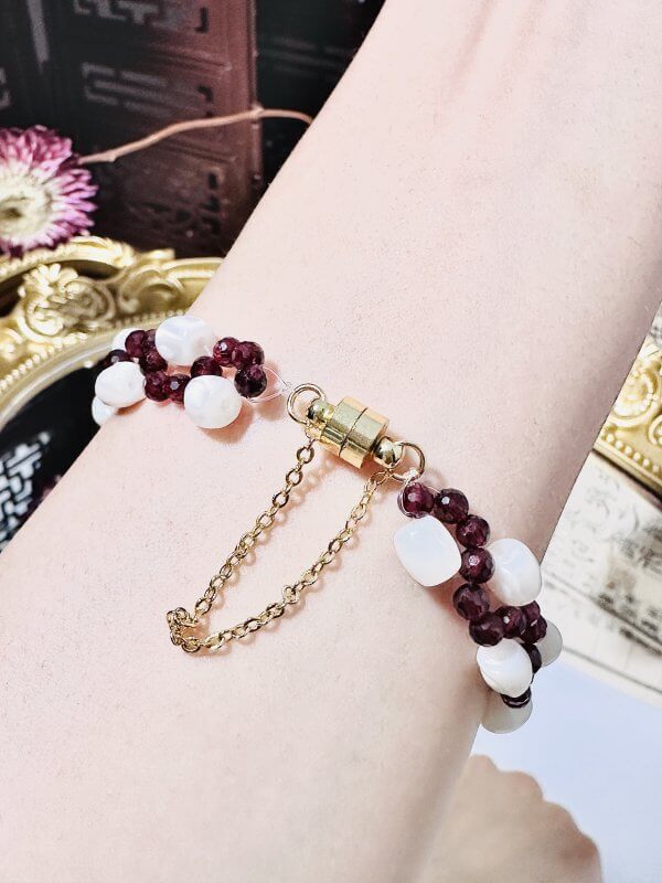 garnet&white-lipped pearl oyster bracelet